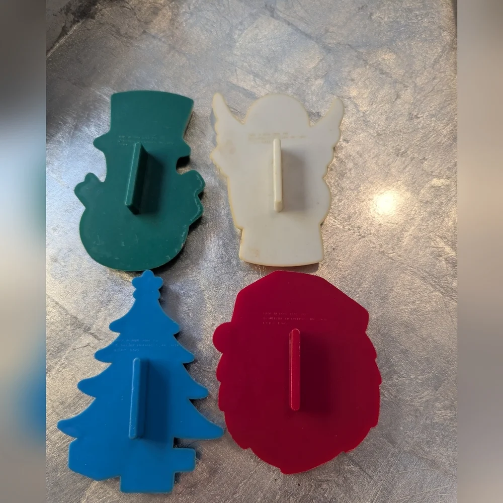 🎄 Vintage 1979 Holidays Cookie Cutter 4